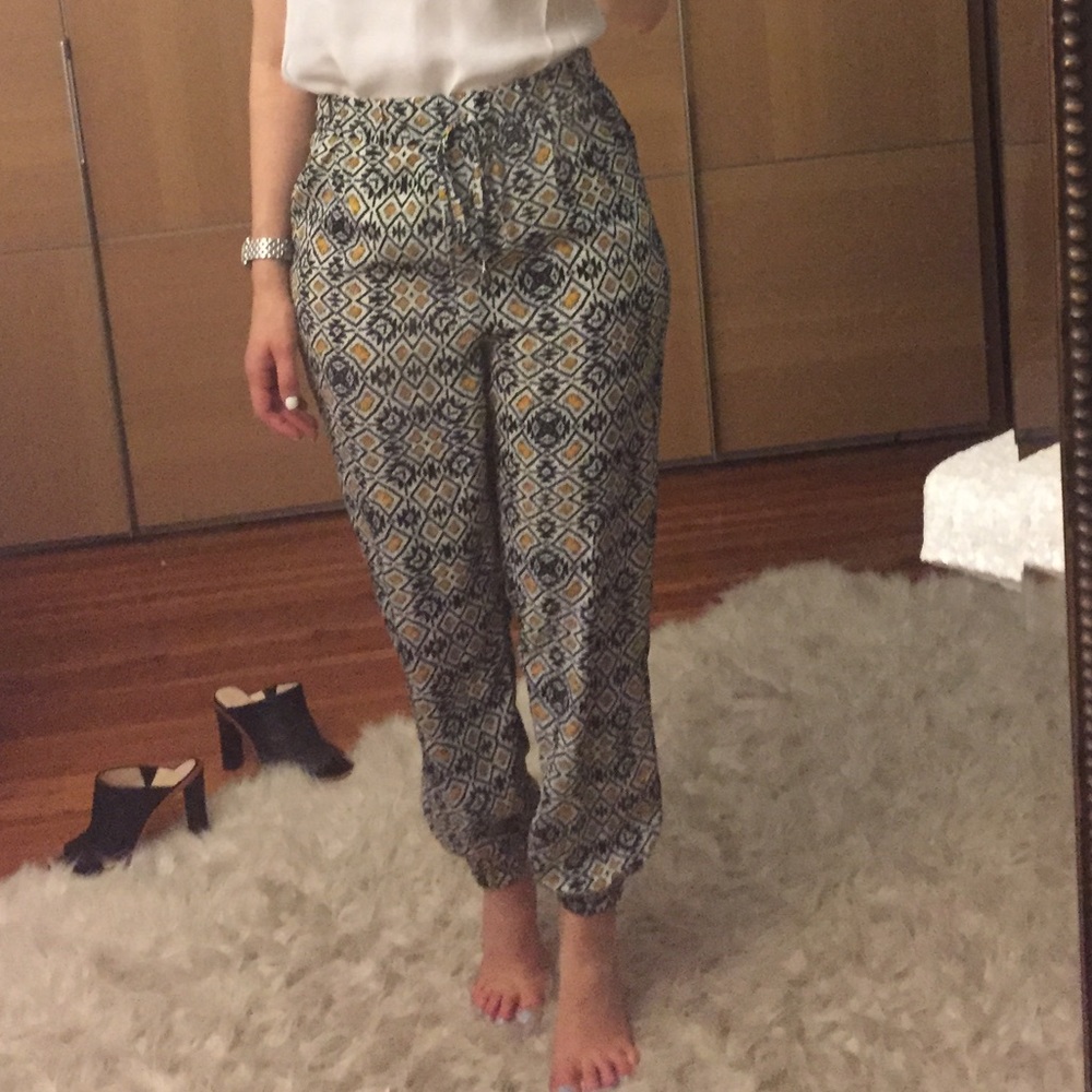 Black, white and yellow pattern drawstring pants